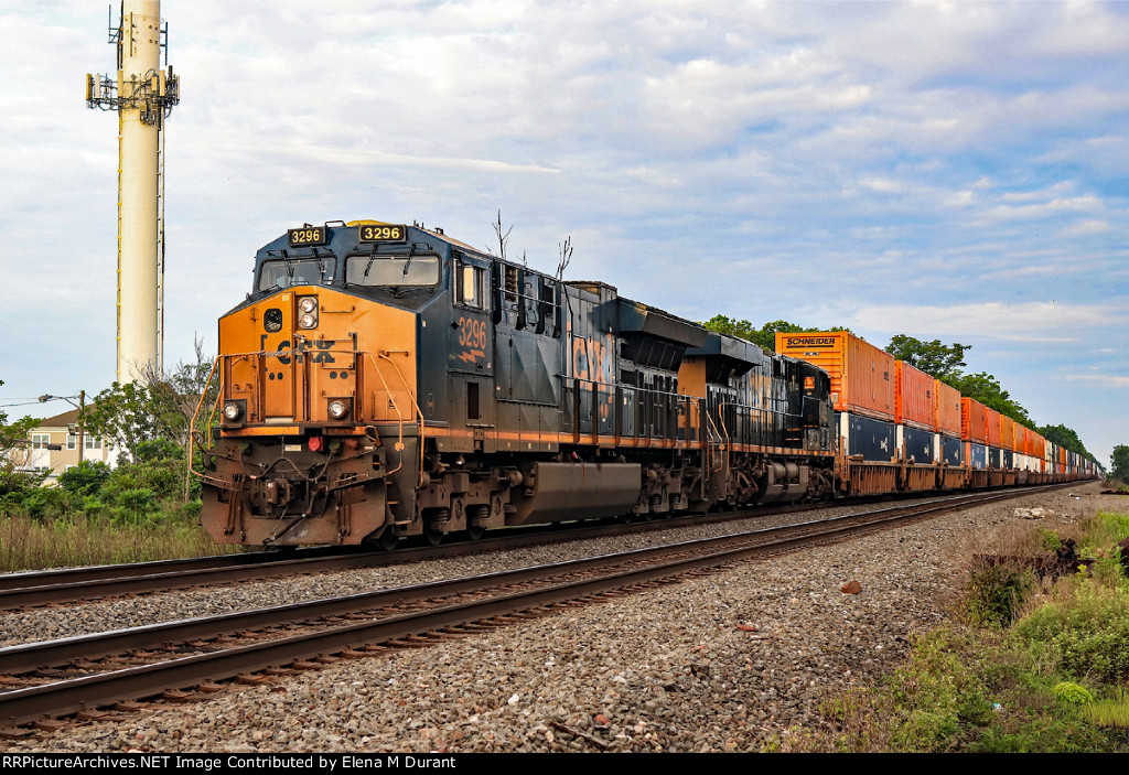 CSX 3296 on I-157